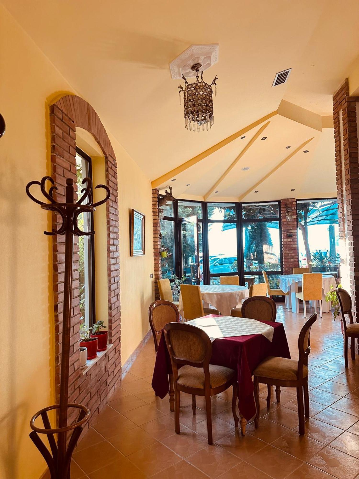 Hotel Saint Marena Pogradec Exterior foto