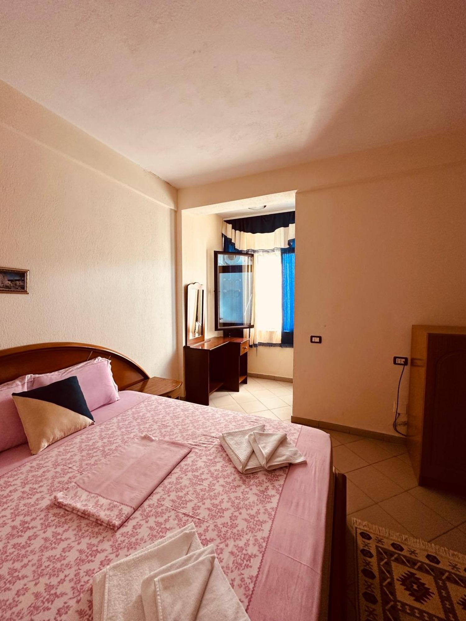 Hotel Saint Marena Pogradec Cameră foto