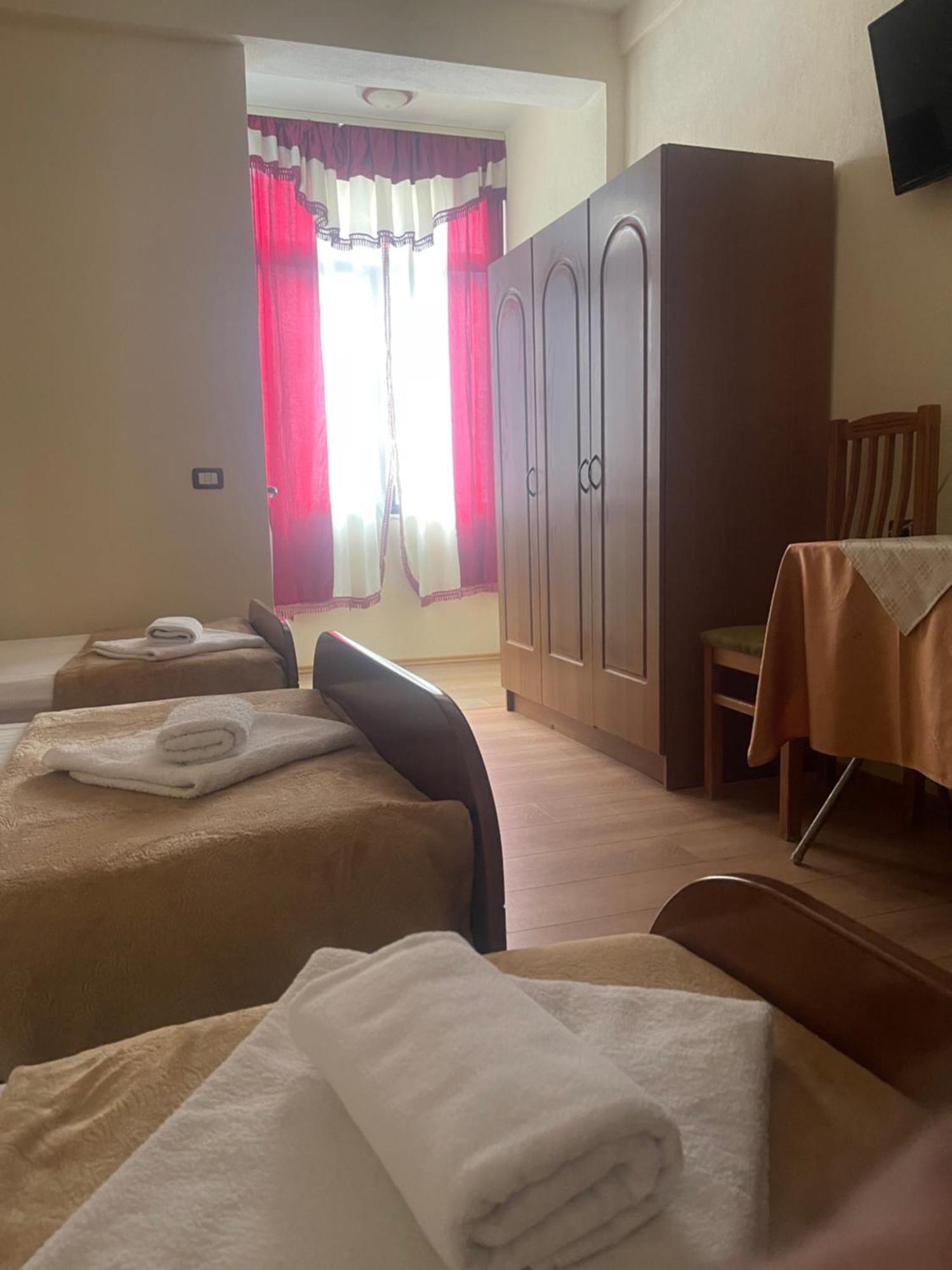 Hotel Saint Marena Pogradec Exterior foto